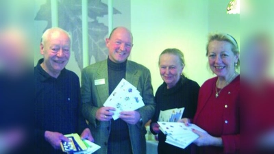 Im Bürgerheim wurden die 50 Kuverts übergeben: v.l. Franz Riedl, Wolfgang Hilleprandt, Gertrud Schmidt und Margot Günther. (Foto: privat)