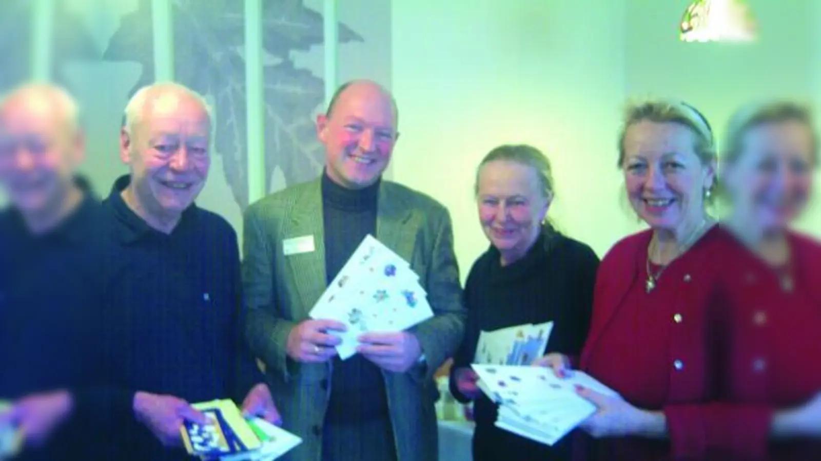 Im Bürgerheim wurden die 50 Kuverts übergeben: v.l. Franz Riedl, Wolfgang Hilleprandt, Gertrud Schmidt und Margot Günther. (Foto: privat)
