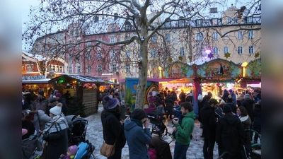 Der Weihnachtsmarkt auf dem Harras hat sich zu einem Treffpunkt für die Sendlinger entwickelt. (Foto: lsc)