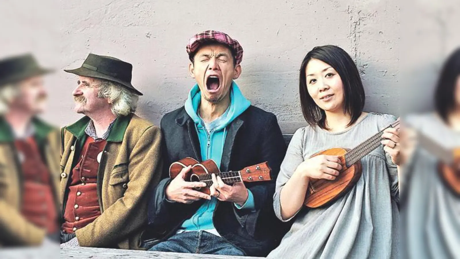 Miyaji (Mitte) und Nami (rechts) begeistern mit  Ukulele und Blockflöte.	 (Foto: Gerald von Foris)