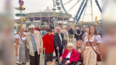 Es kann losgehen: Die Senioren auf dem Münchner Oktoberfest. (Foto: BRK)