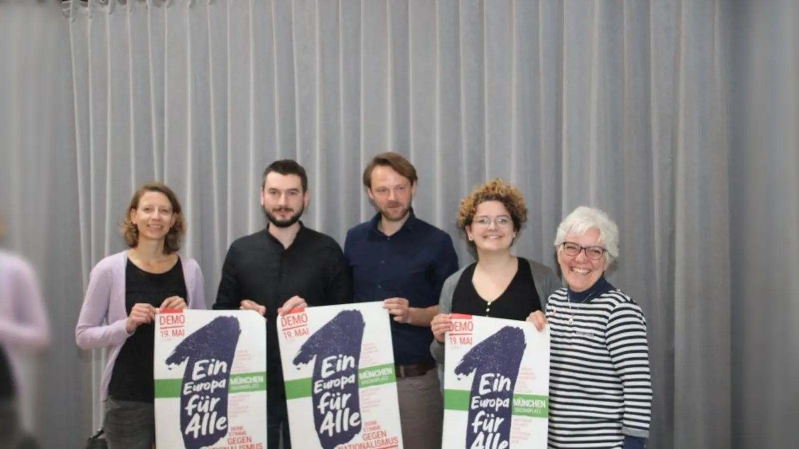 Jana Weidhaase, Johannes König, Simon Strohmenger, Sina Reisch und Erna-Katrin Groll stehen im Vorfeld zur Demonstration „Ein Europa für alle - Deine Stimme gegen Nationalsozialismus” Rede und Antwort. (Foto: sfl)