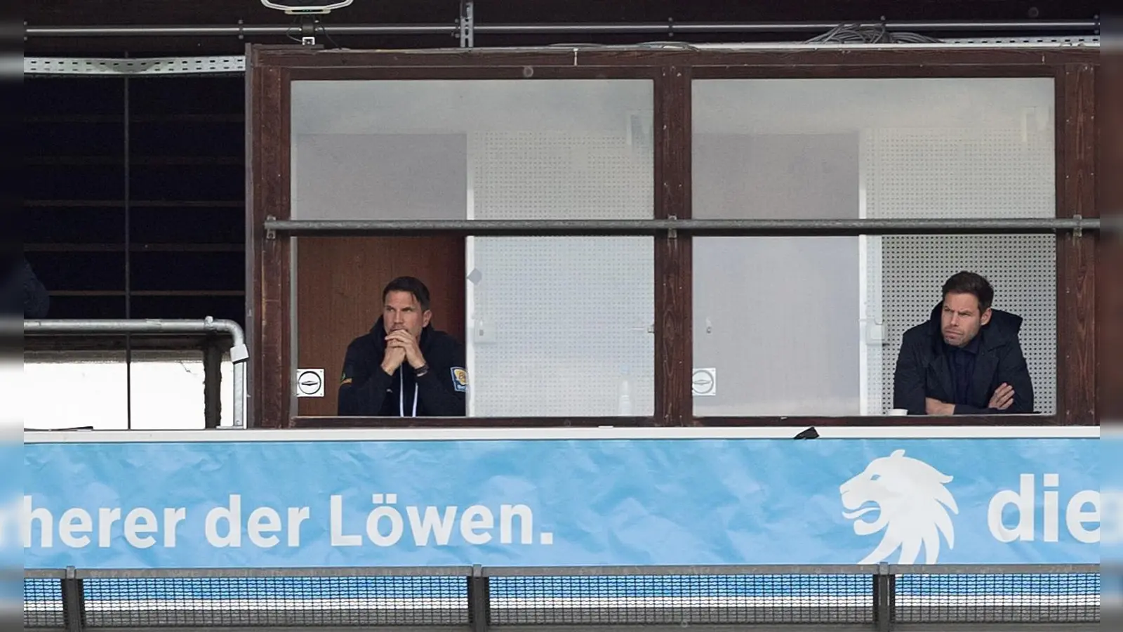 Beobachterposition: Patrick Glöckner (links) und Geschäftsführer Christian Werner. (Foto: Anne Wild)