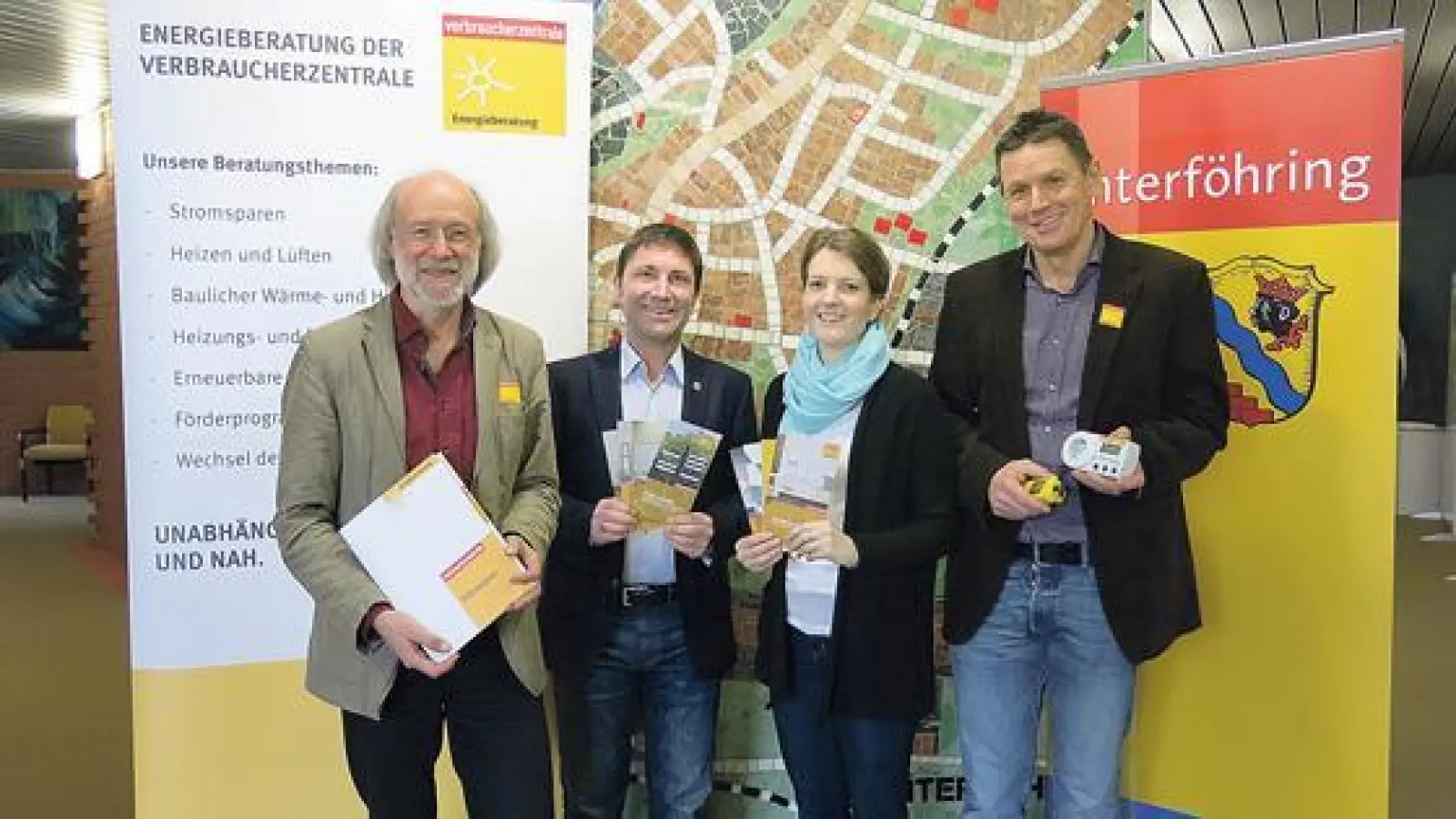 Von links nach rechts: Energiekoordinator Klaus Müller, Bürgermeister Andreas Kemmelmeyer, Klimaschutzmanagerin Eva-Maria Rudolf und Energieberater Holger Riedel. 	 (Foto: Gem. Ufg/bue)