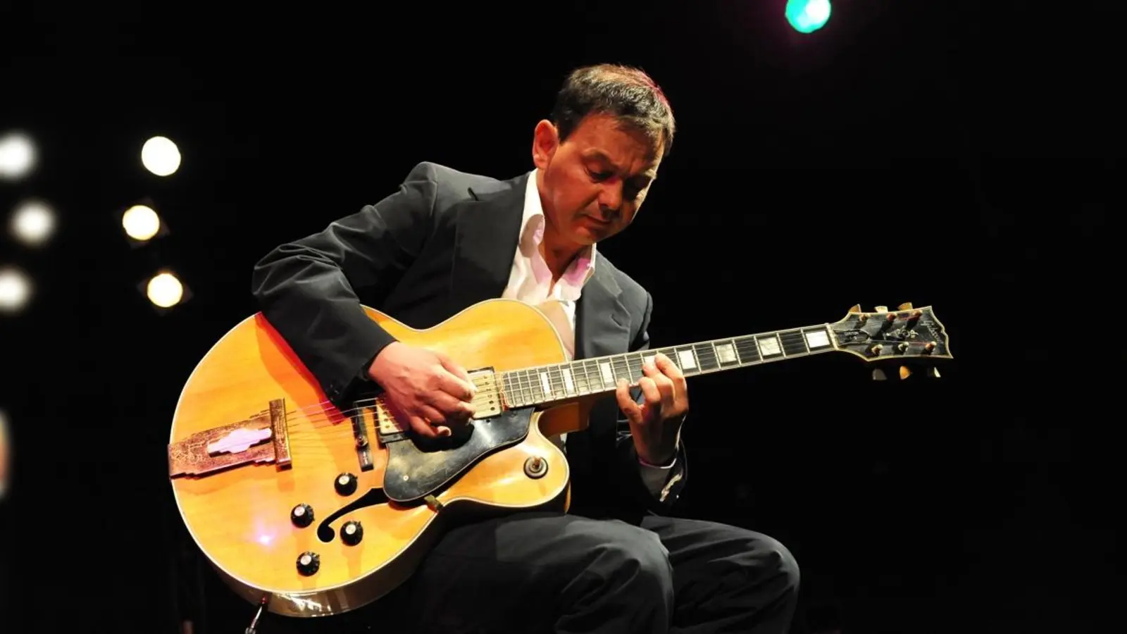 Philipp Stauber studierte Gitarre unter anderem an der Musikhochschule Arnhem.  (Foto: Oskar Neubauer)