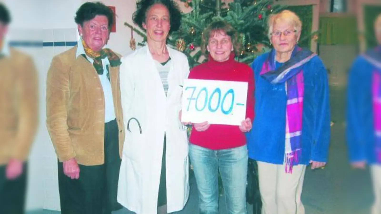 7000 Euro für krebskranke Kinder bekam Dr. Irene Schmid (2.v.l.) von den Pasinger Frauenbund-Mitgliedern Theresia Blüml, Renate Stocker und Elisabeth Bitter (v.l.) überreicht. (Foto: pi)