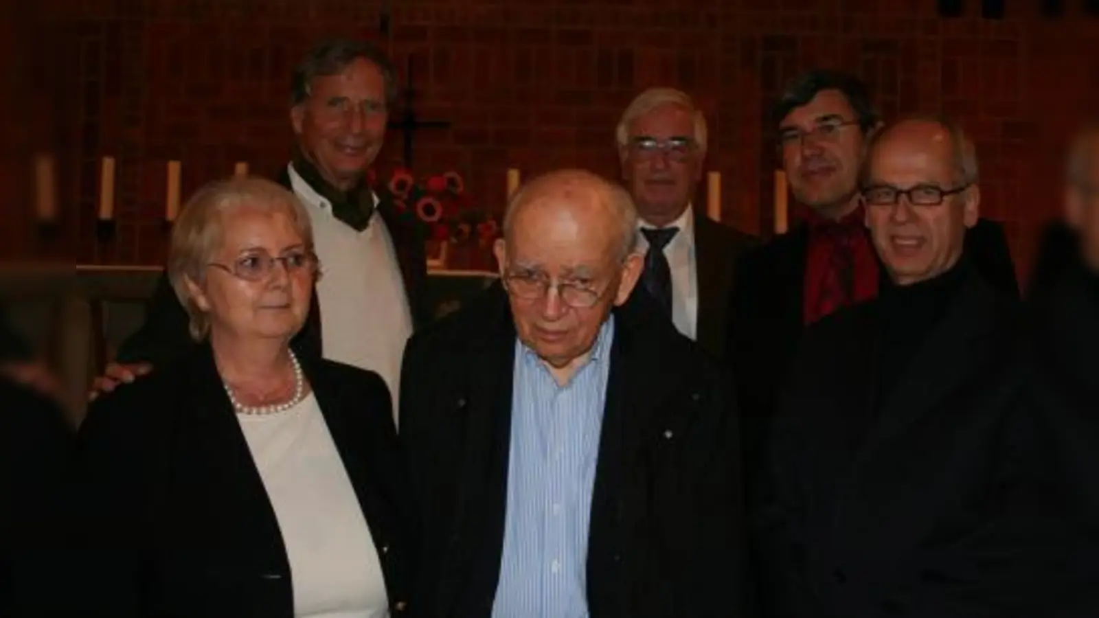 Die Gründer feierten das 20-jährige Bestehen der Lukas-Schule (v.l.): Johanna Mühlhäuser, Ingo Resch, Harro Mühlhäuser, Georg Löhr, Anton Gänsler und Karl-Friedrich Thomas. (Foto: tg)