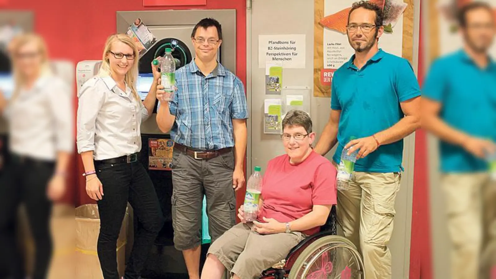 Neue Sammelaktion für BZ Steinhöring mit Julia Springer und die Sportler vom BZ Steinhöring Andre Loupal und Christine Langer mit dem Betreuer  Konrad Becker (v.l.).	 (Foto: privat)