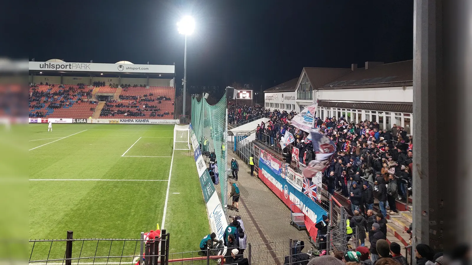 Der Ball darf im Sportpark Unterhaching wieder rollen. Das nächste Heimspiel in der 3. Liga steigt am 11. März gegen den SC Verl. (Archivbild: bas)