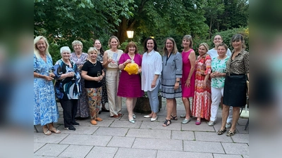 Die Mitglieder der Frauen Union Starnberg sammelten bei ihrer Jahreshauptversammlung für den Kinderschutzbund. (Foto: Frauen Union Starnberg)