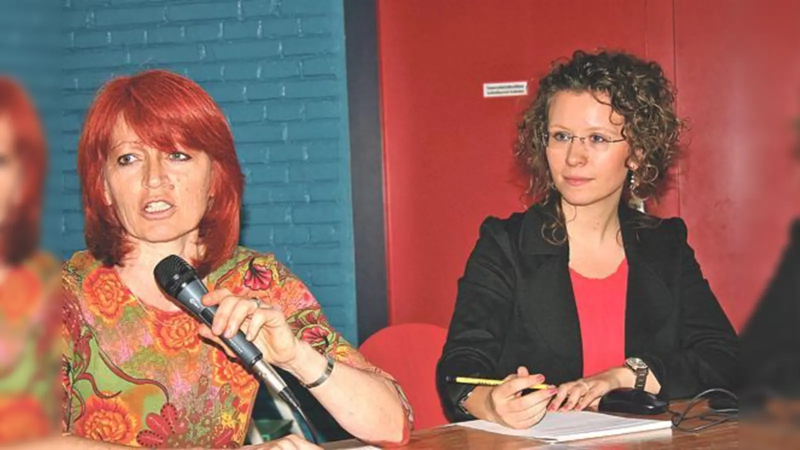 Die Kinderbeauftrage Gabi Kittl (links) stand den Mädchen und Buben Rede und Antwort. Jugendbeauftragte Taissa Jazenko führte Protokoll.	 (Foto: ws)