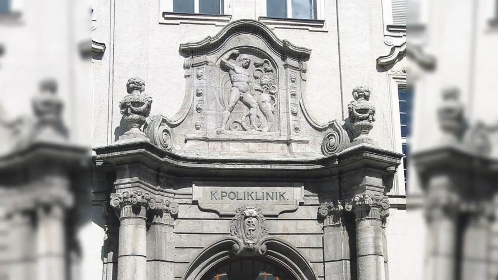 Portal der Poliklinik	 (Foto: Anna Barnsteiner)