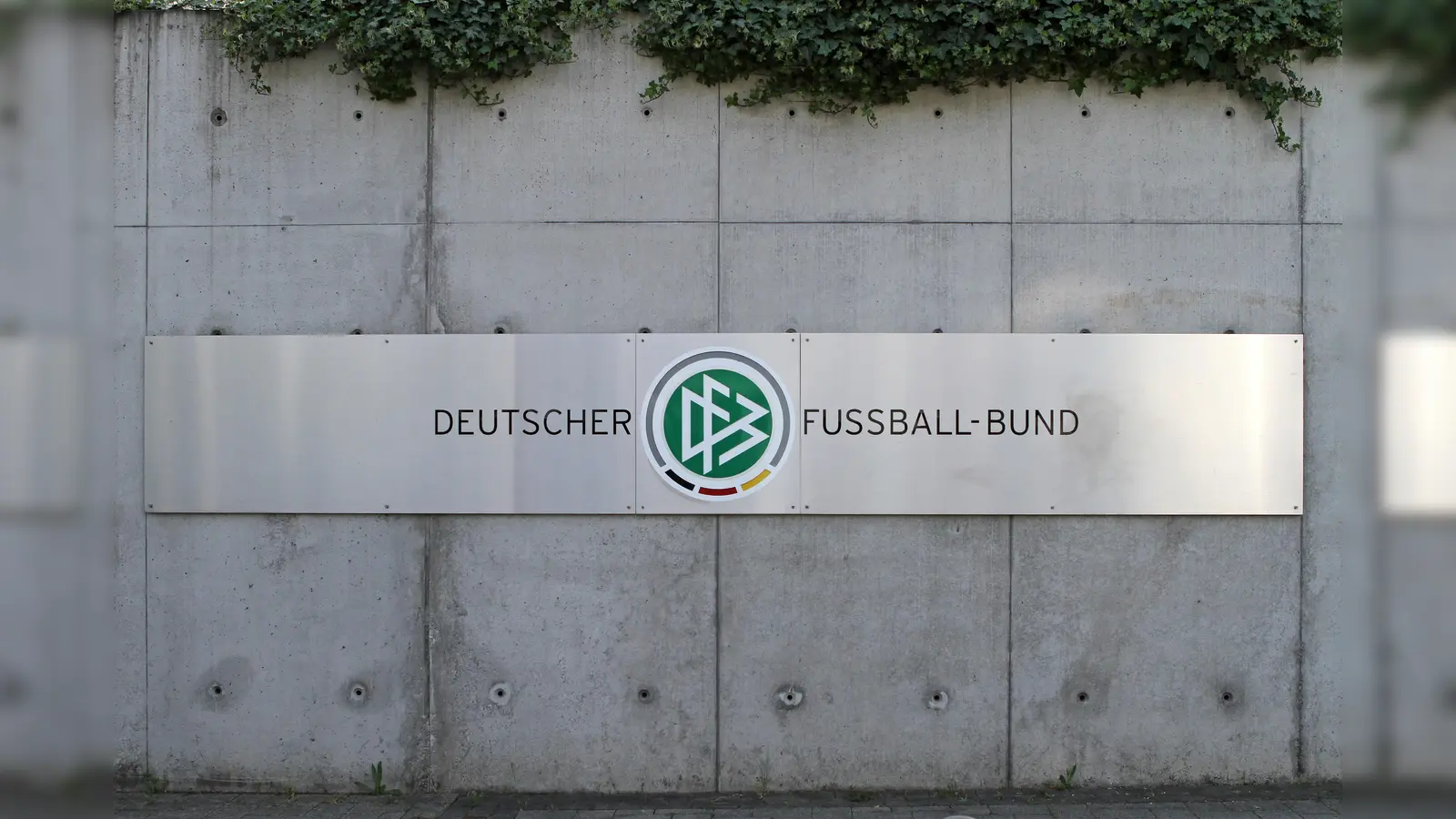 Lockerungsübungen: der DFB in der Corona-Krise. (Foto: Anne Wild)