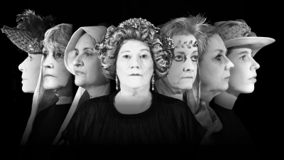 Von Kassandra, der Seherin aus Troja, bis hin zu Franziska Gräfin zu Reventlow, der „Schwabinger Gräfin“, sind einige Frauen auf der Bühne mit dem zu hören, was sie zu sagen haben. (Foto: Theater in der Au. )