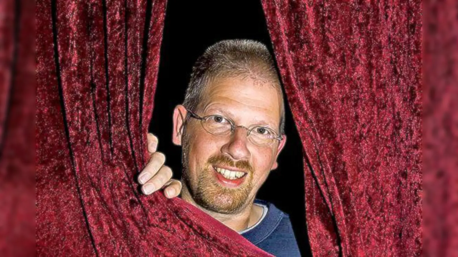 Robert Pfeffer zeigt den Besuchern wo der Hase im Pfeffer liegt. 	 (Foto: Christian Steinkrüger)