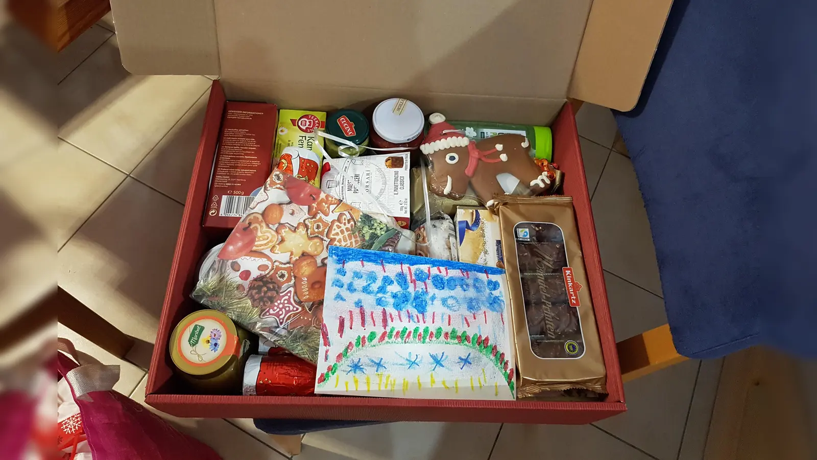 Zu den vielen wunderbaren Aktionen der Nachbarschaftshilfe gehört „Weihnachten in der Schachtel”.  (Foto: AWO)