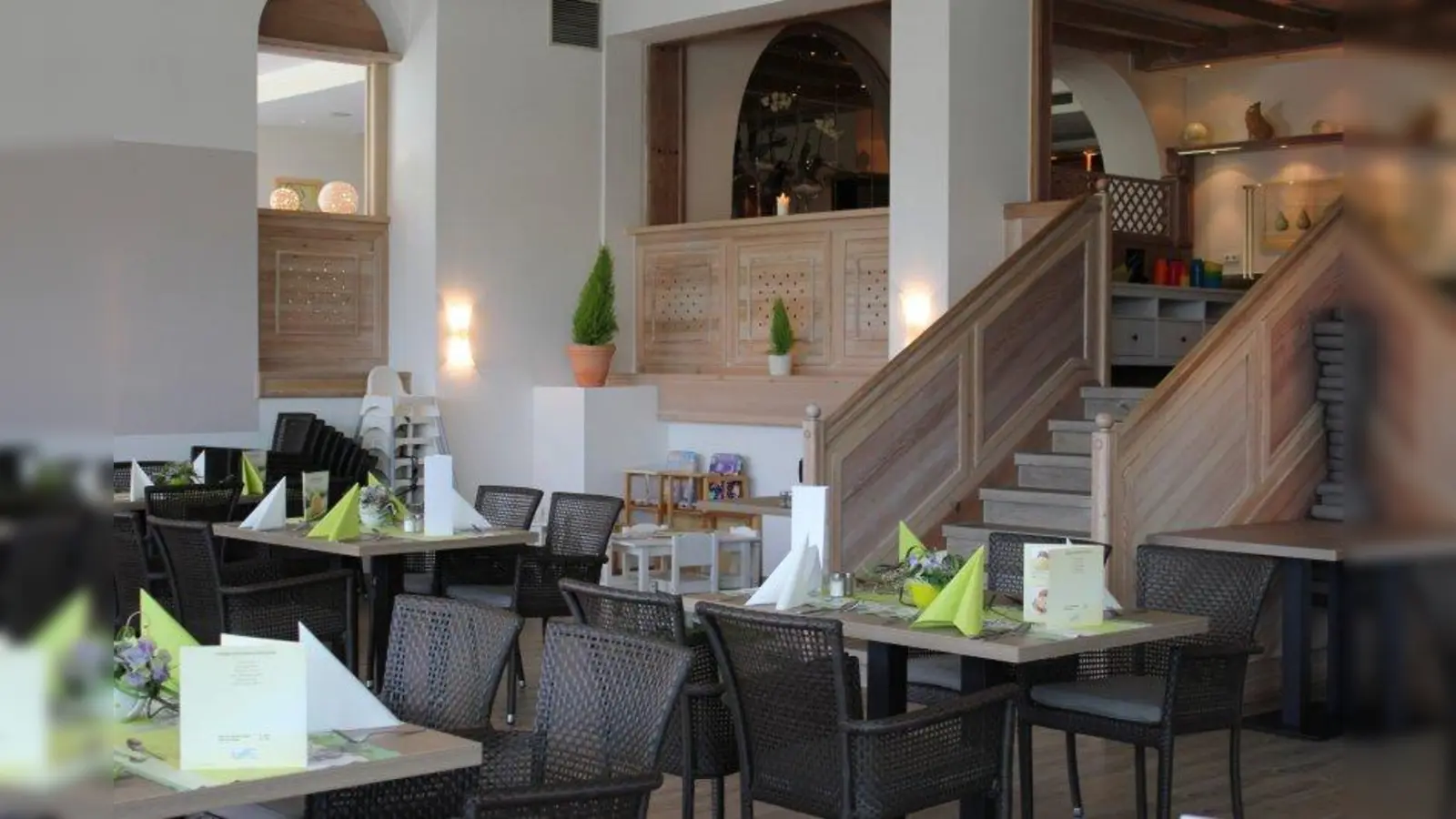 Im hoteleigenen Restaurant werden die Gäste mit einem reichhaltigen Frühstücksbüffet verwöhnt. (Foto: pi)