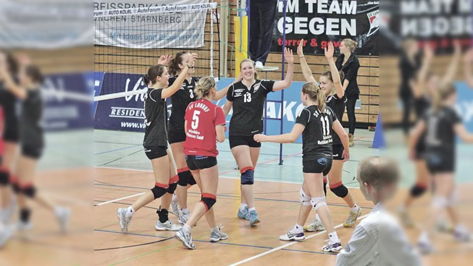Freuten sich im letzten Jahr noch in der zweiten Mannschaft des SV Lohhof zusammen: Yanina Weiland (li.), Veronika Kettenbach und Valeria Fedosova (v. re.).  (Foto: SV Lohhof)