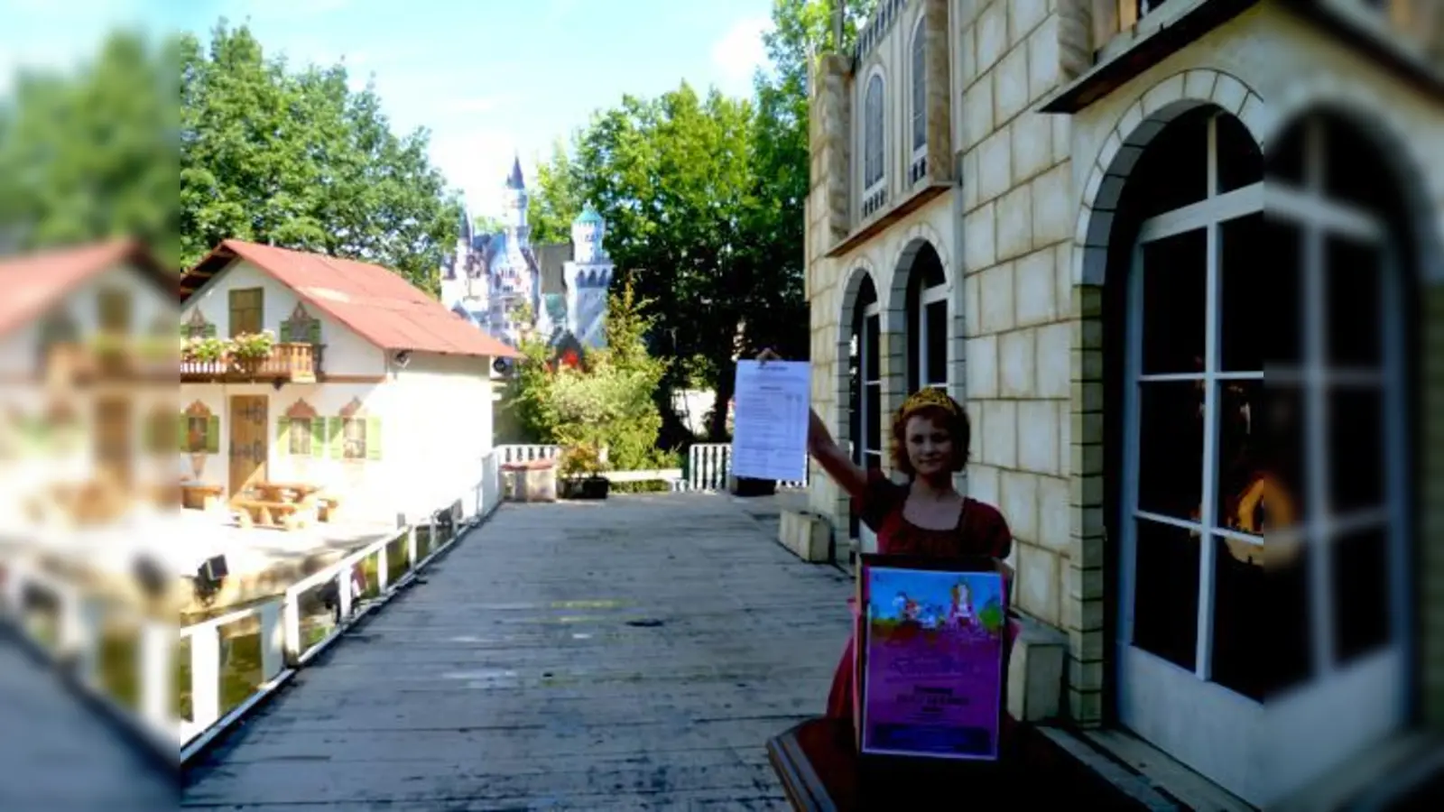 Prinzessin Antonia durfte die Glücksfee spielen. Sie zog die Gewinnerin des Quiz.	 (Foto: VA)
