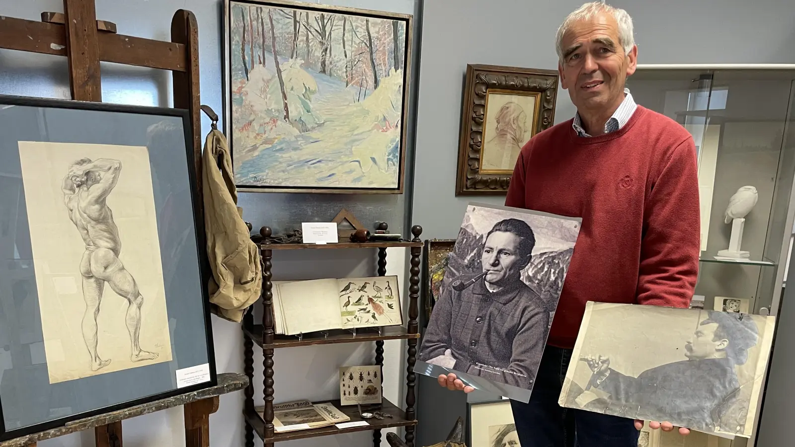 Erich Rüba mit den Portraits von Otto Kopp (l.) und Joseph Dahlem. (Foto: pst)
