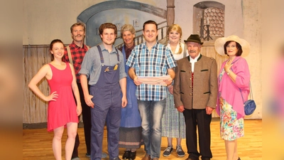 Die versprochenen 100.000 Euro Hochzeitsgeschenk von Tante Emma aus Kanada sind dummerweise ans Heiraten gebunden. (Foto: VA)