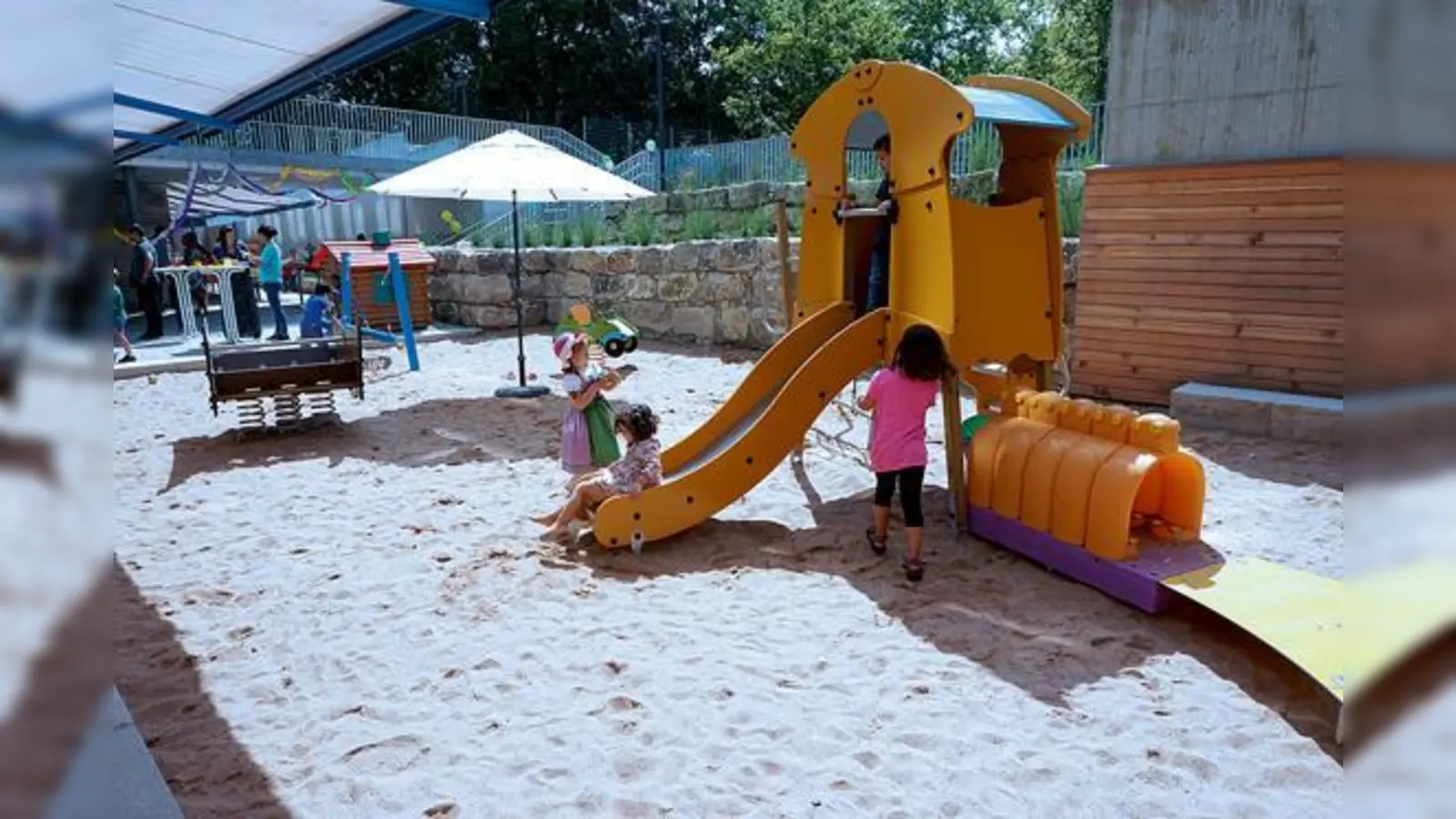 Eine Attraktion für die Kleinen im Außengelände ist die Rutsche.	 (Foto: privat)