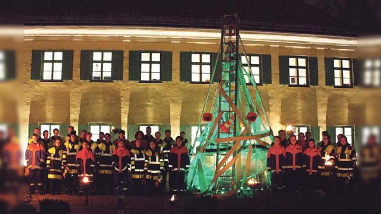 SPD Moosach spendet an die Jugendarbeit der Freiwilligen Feuerwehr Moosach.	 (Foto: SPD Moosach)
