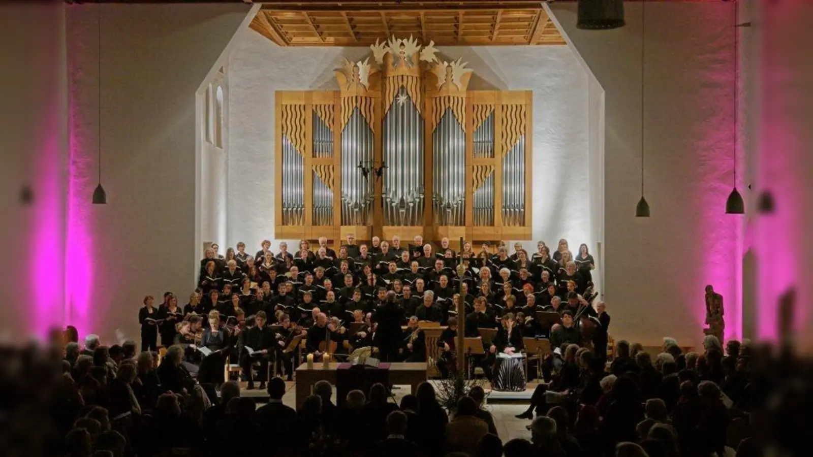 Der Chor der Himmelfahrtskirche bei der Aufführung der „Johannespassion” von Bach im vergangenen Jahr. (Foto: Hifaki)