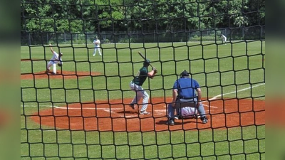 Ein Blick auf das Spielfeld: Das Netz dient zur Sicherheit der Fans. 	 (Foto: Verein)
