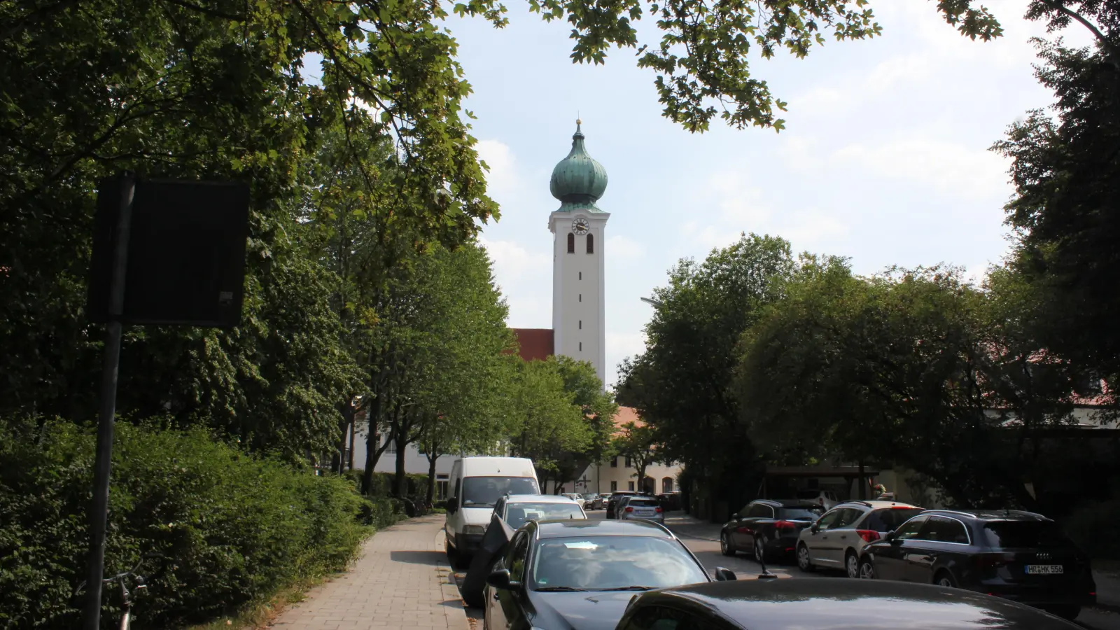 In der Pfarr- und Wallfahrtskirche Maria Ramersdorf feiert der Erzbischof von München und Freising, Kardinal Reinhard Marx, einen Pontifikalgottesdienst. (Foto: bas)