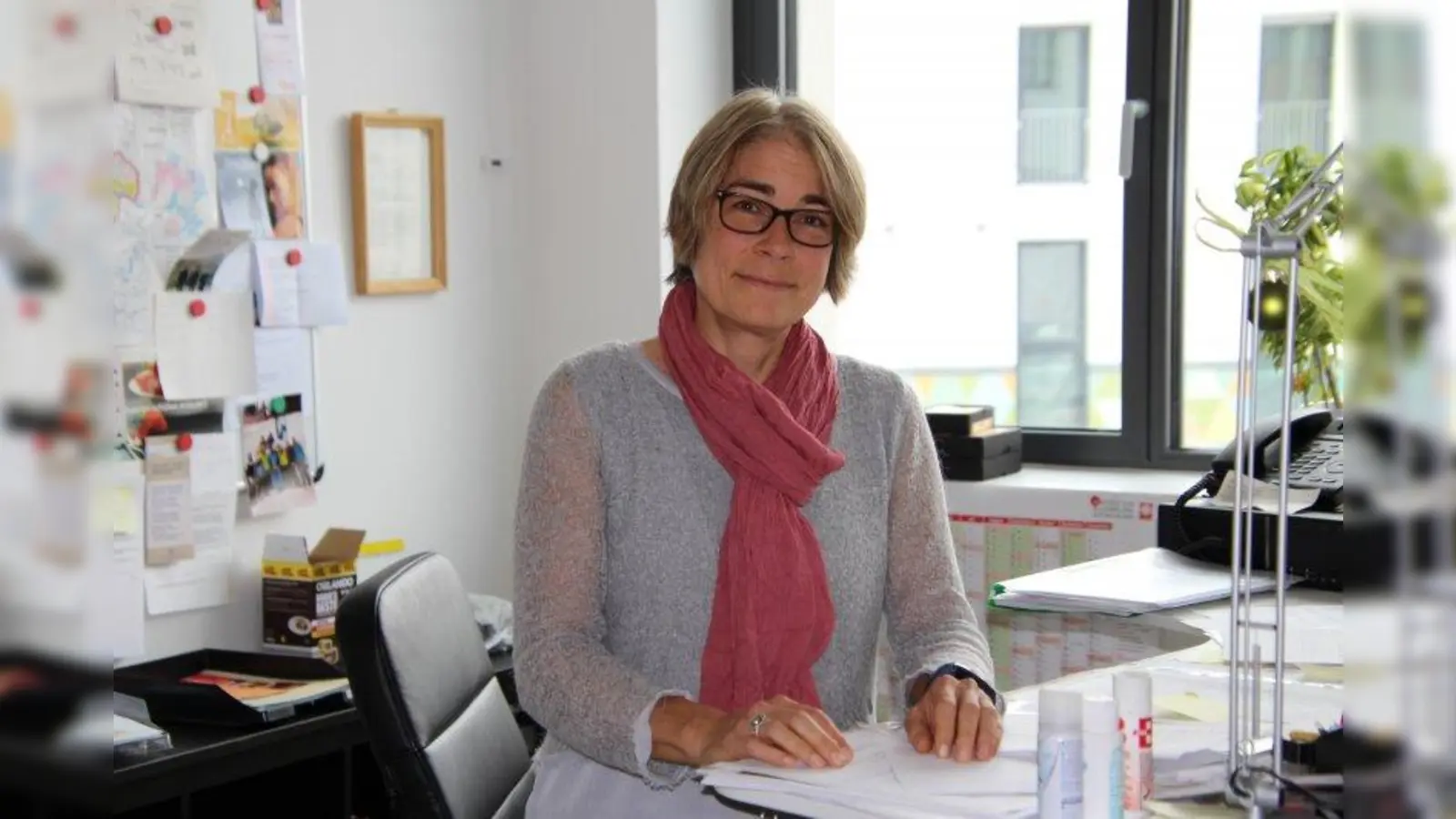 Annette Arand von wohlbedacht e.V. in ihrem Büro im Kesselhaus. Mit ihrem Verein plant sie ein weiteres Demenz-Haus im Stadtviertel. (Foto: sb)
