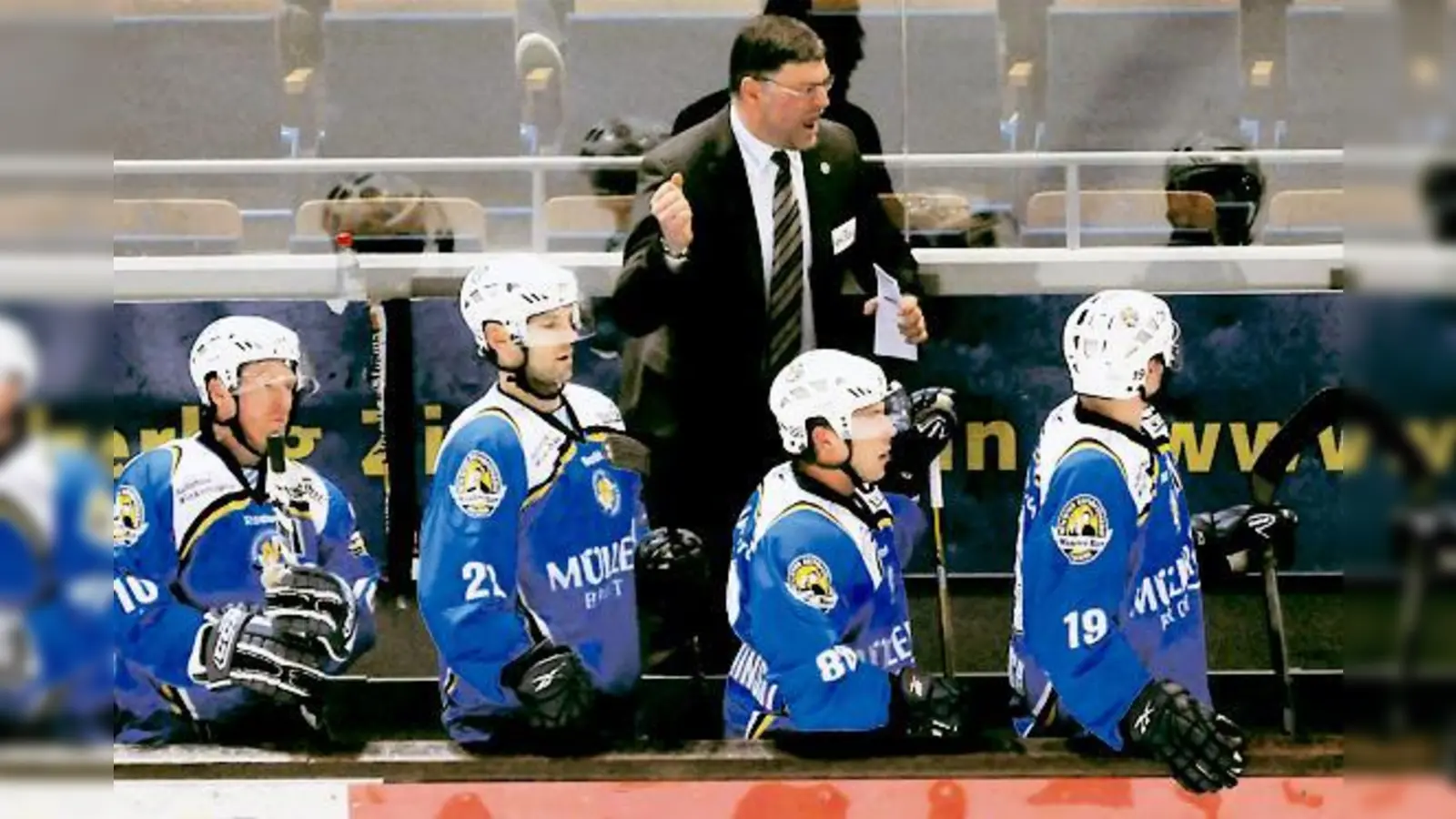 Trainer Pat Cortina zeigte seinen Jungs, worauf es jetzt ankommt: kämpfen, kämpfen, kämpfen!	 (Foto: Heike Feiner)