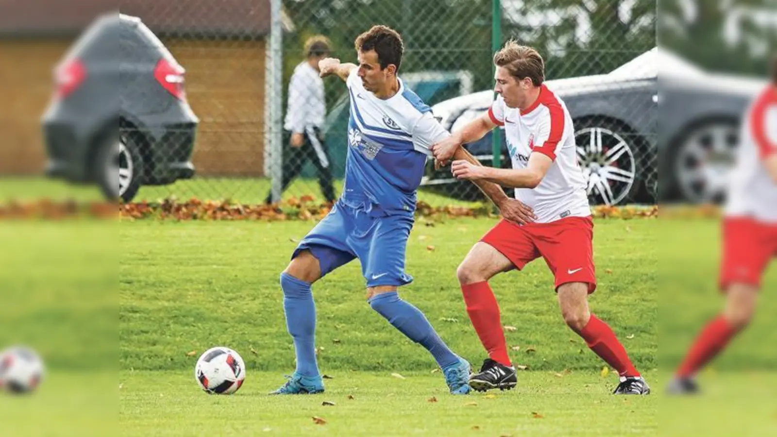 Der SV Dornach (weiß-blau) gewann mit 4:1 gegen den SV Anzing und schloss damit bis auf einen Punkt zu Tabellenführer Waldperlach auf.	 (Foto: Christian Riedel)