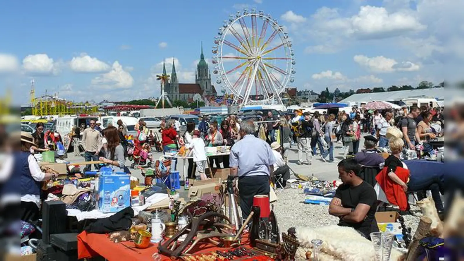 Nach zweijähriger Pause findet der BRK-Flohmarkt am Samstag wieder statt. (Foto: BRK München / Heinz Hoffmann)