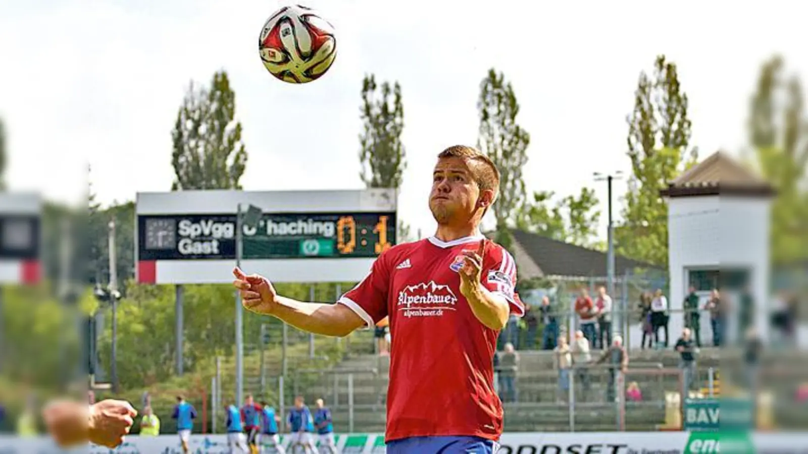 Das wird nicht leicht für Fabian Götze und Kollegen. Auf die SpVgg warten noch fünf Aufstiegskandidaten.	 (Foto: S. Kukral)