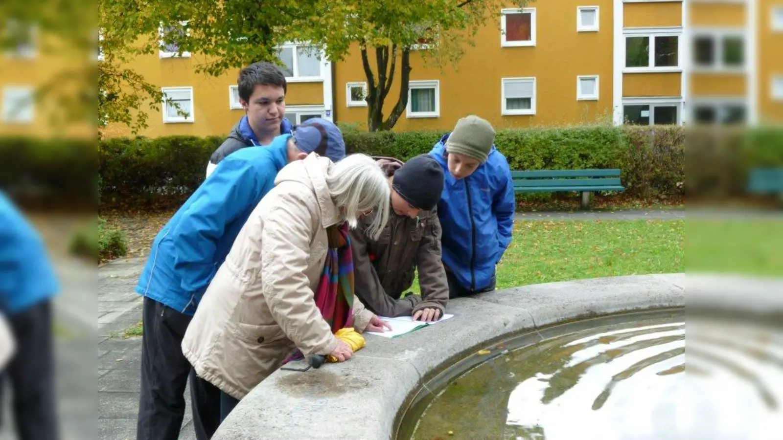 Bei der Laimer Stadtteilrallye für Jung und Alt ziehen altersgemischte Gruppen durchs Viertel, lösen Rätsel und erkunden so gemeinsam den Stadtteil. (Foto: Archiv/ kö)