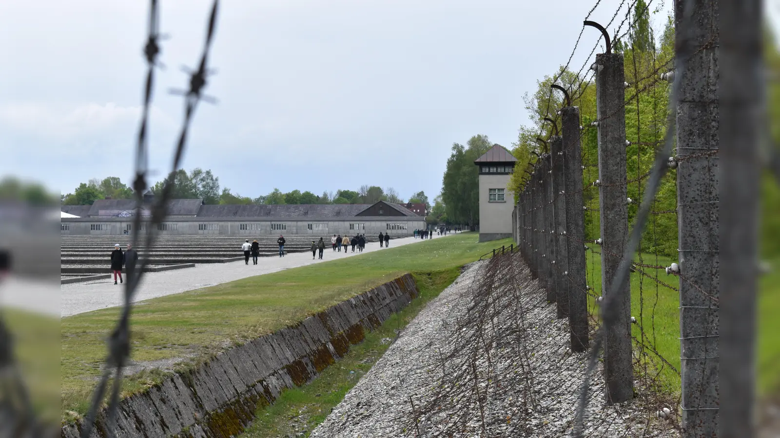 Anlässlich des 75. Jahrestags der Befreiung des Konzentrationslagers Dachau gibt es zahlreiche Möglichkeiten des virtuellen Gedenkens oder Gedenkens von zu Hause aus. (Foto: Daniel Mielcarek)