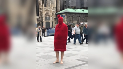 Wenn schon nur mit Mütze, dann doch wie dieser Herr, den wir in Wien entdeckt haben.  (Foto: hw)