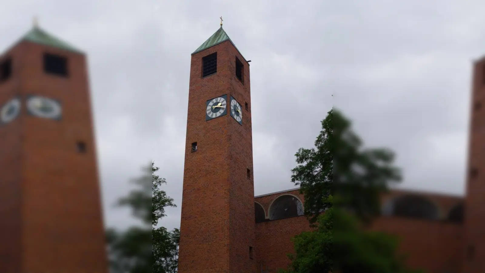 Die Paul-Gerhardt-Kirche feiert und heißt Interessierte beim Sommerfest willkommen. (Foto: kö)