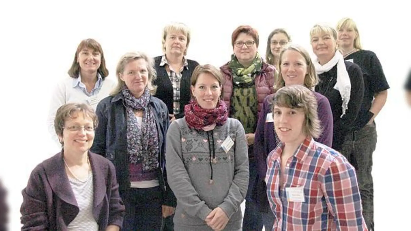 Teilnehmer des Kita-Workshops in Ebersberg; vorne links: Irmgard Reischl, Fachzentrumsleitung Ernährung/Gemeinschaftsverpflegung; vorne rechts Kerstin Oßner Ansprechpartnerin Kitaverpflegung mit den Teilnehmerinnen des Workshops.  (Foto: Grünes Zentrum)