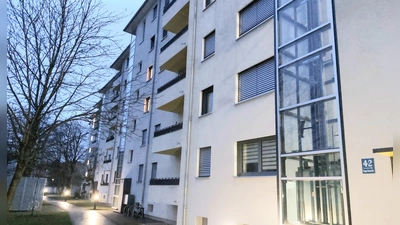 Ansprechendes Äußeres: Die Hausnummern 34, 36-42 und 44-46 in der Nanga-Parbat-Straße sind mit dem Fassadenpreis der Stadt München ausgezeichnet worden. (Foto: bas)