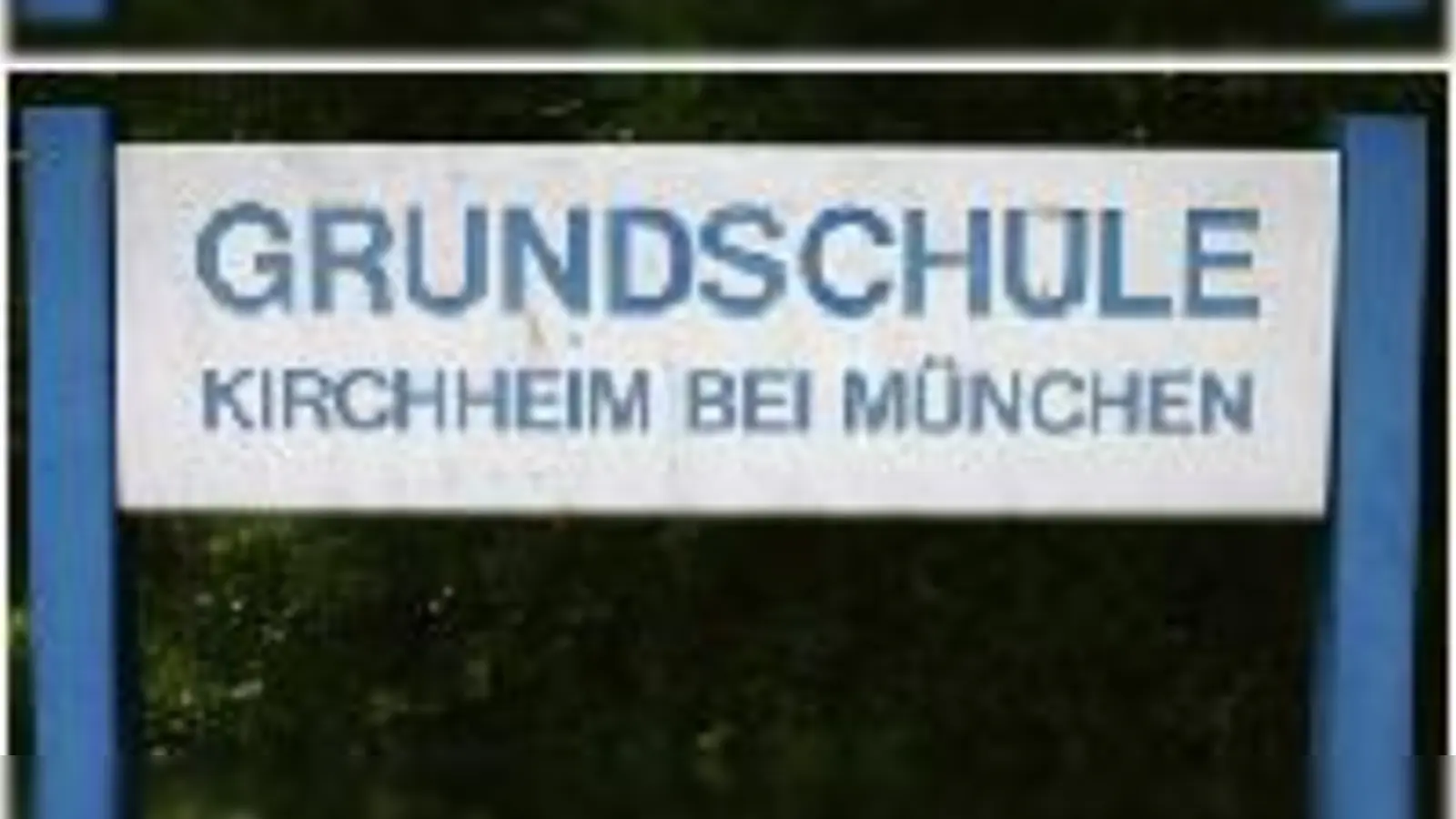 Die neuen Medien halten Einzug in der Grundschule: Marisa zeigt an der elektronischen Tafel, wie gut sie schon mit dem Spezialstift umgehen kann.  (Foto: ak)