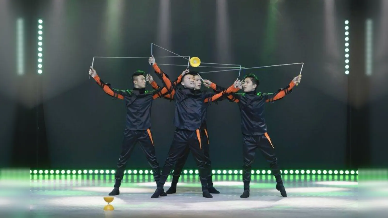 Die Diabolo Walker treten bei der „Connected- Tour” des Feuerwerks der Turnkunst auf, die am Samstag, 19. Januar 2019 in der Münchner Olympiahalle gastiert. (Foto: TSF GmbH)