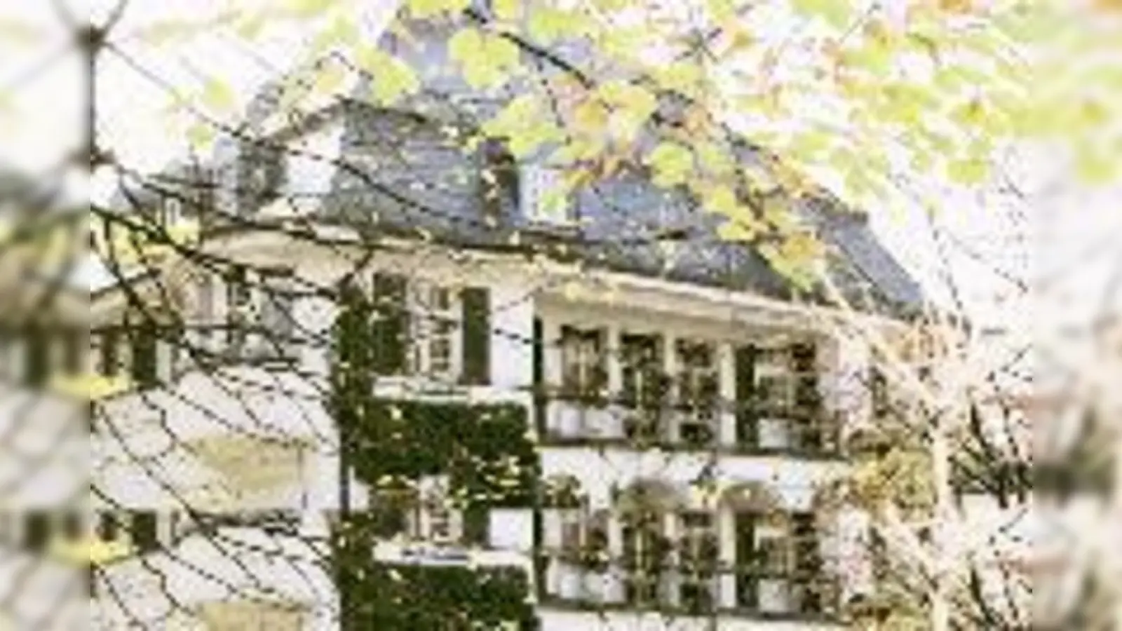 Eines der herrschaftlichsten und schönsten Anwesen im Grünwalder Ortsteil Geiselgasteig: die »Villa Melbach« an der Robert-Koch-Straße 43.  (Foto: Red)