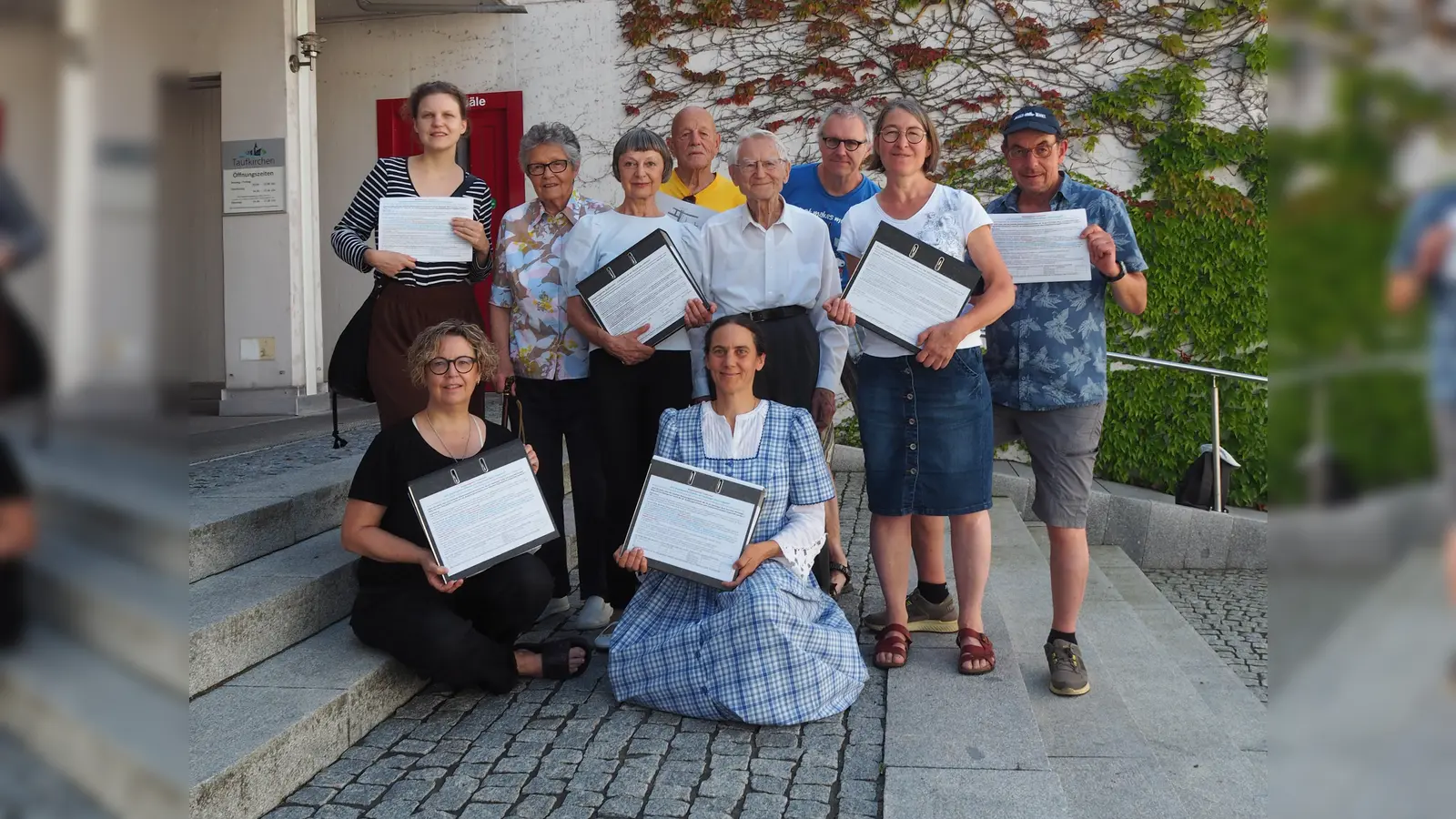 Die Befürworter des Bürgerbegehrens „Das Bauleitverfahren am Hachinger Bach stoppen” haben ihre Unterschriften abgegeben.  (Foto: Schöber)