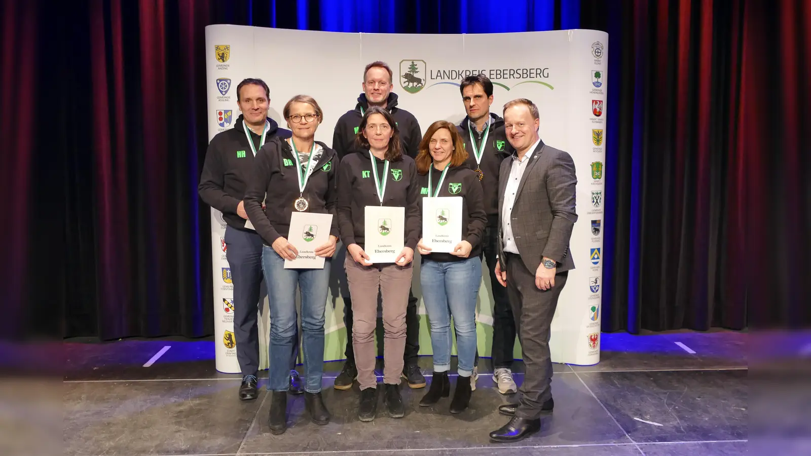 Auch die Volleyballer vom TSV Vaterstetten wurden heuer im Landratsamt geehrt.  (Foto: Landratsamt Ebersberg)