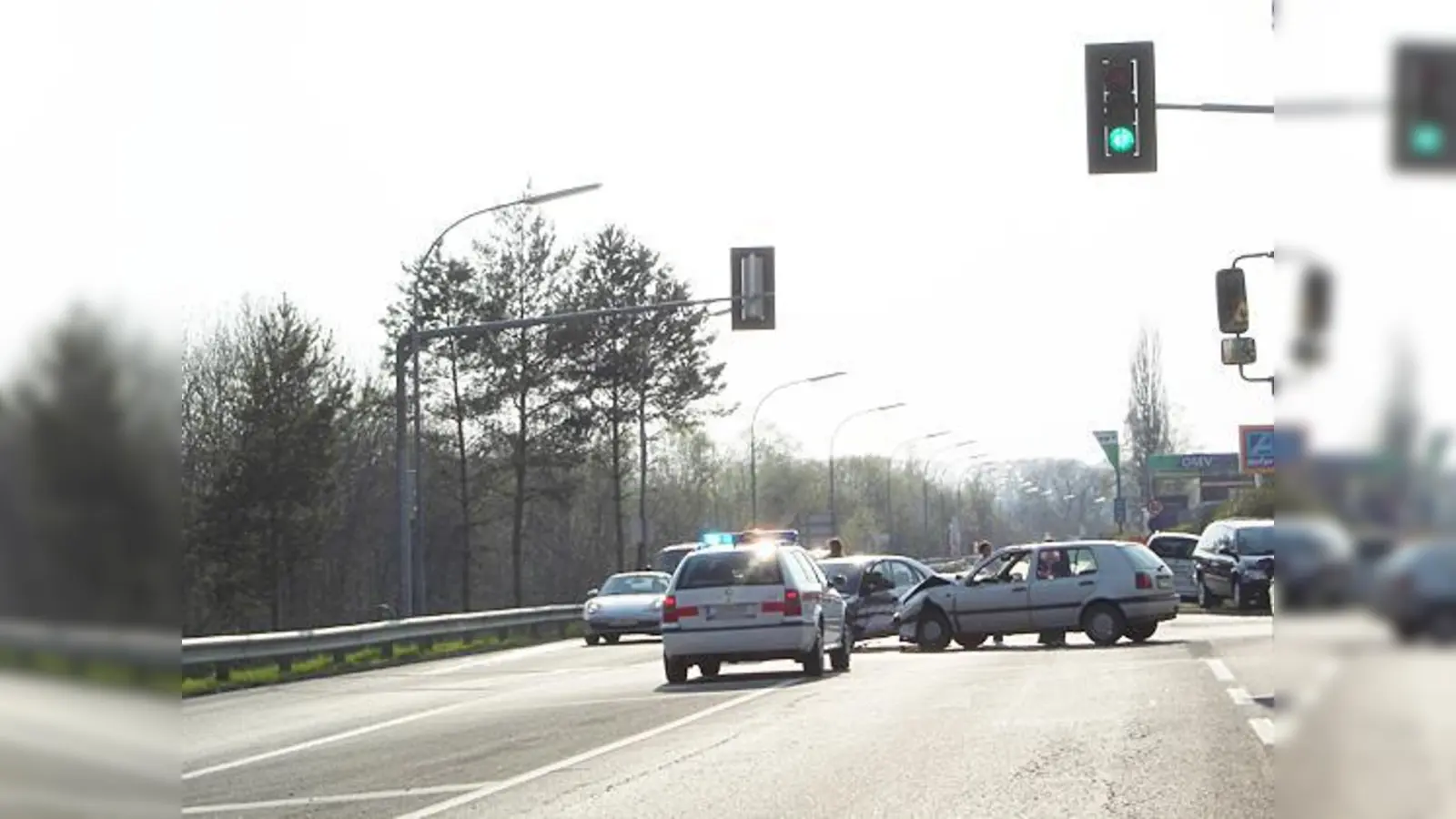 Die Anzahl der Verkehrsunfälle im Landkreis blieb in etwa konstant.  (Foto: erysipel/pixelio)