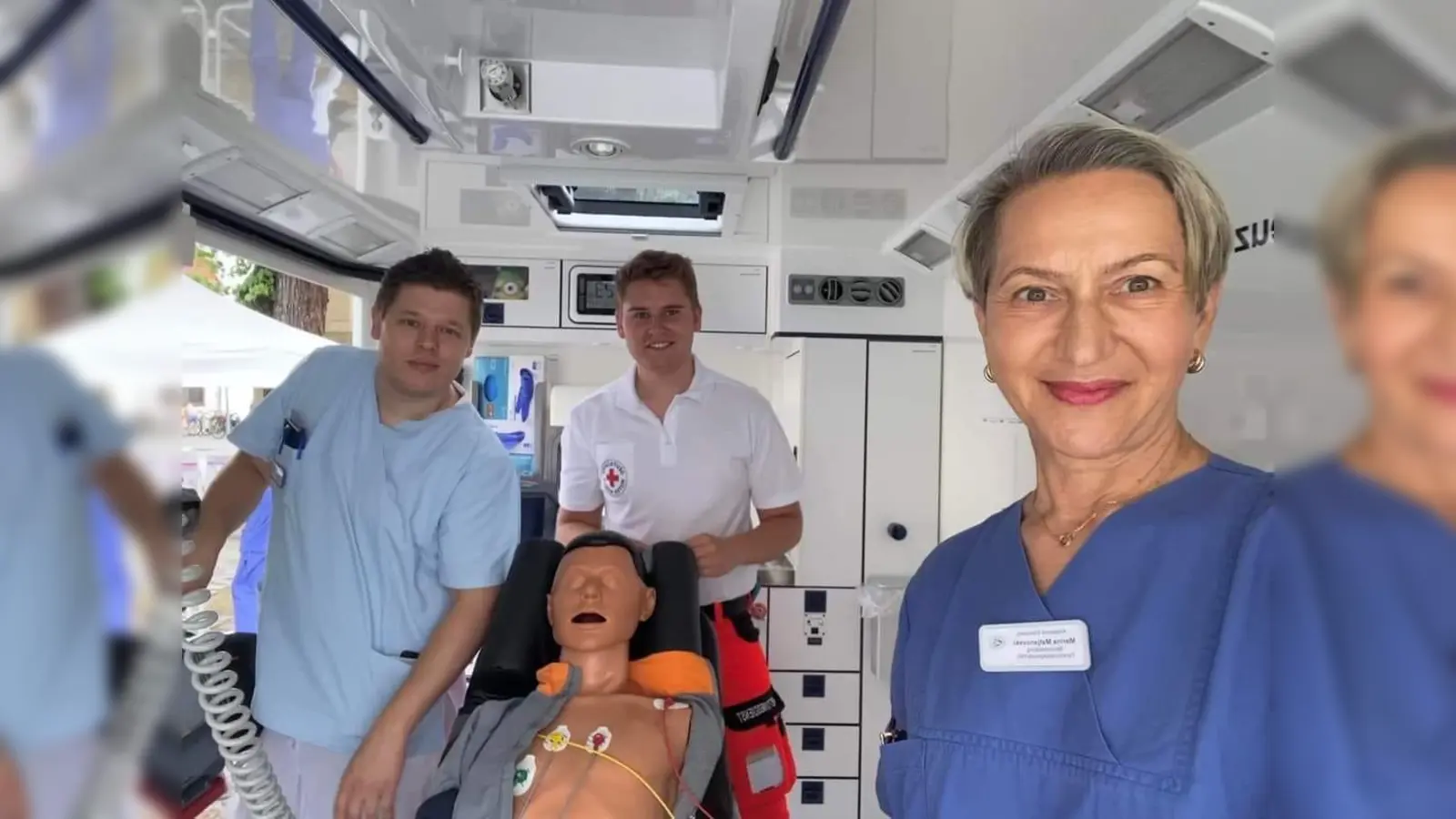 Die Kreisklinik Ebersberg stellte den Bürgern die Arbeit des Herzensbus vor - das Interesse war enorm. (Foto: brk)