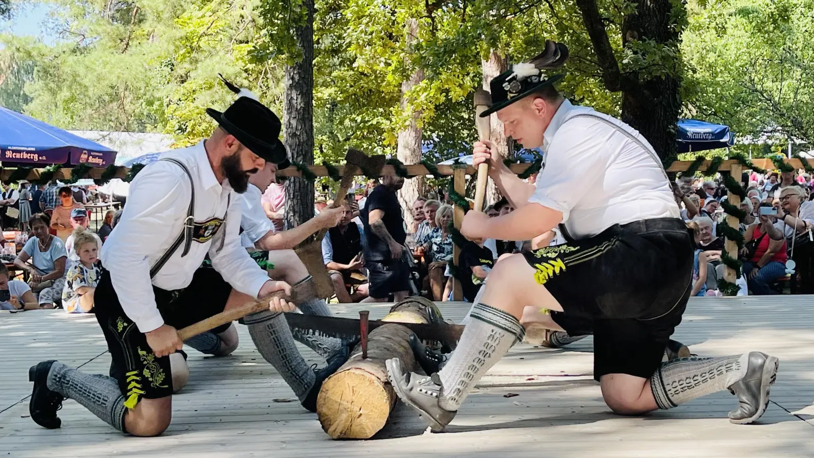 Bayerische Traditionen werden beim Erntefest zur Begeisterung der Festgäste noch gelebt. (Foto: hw)