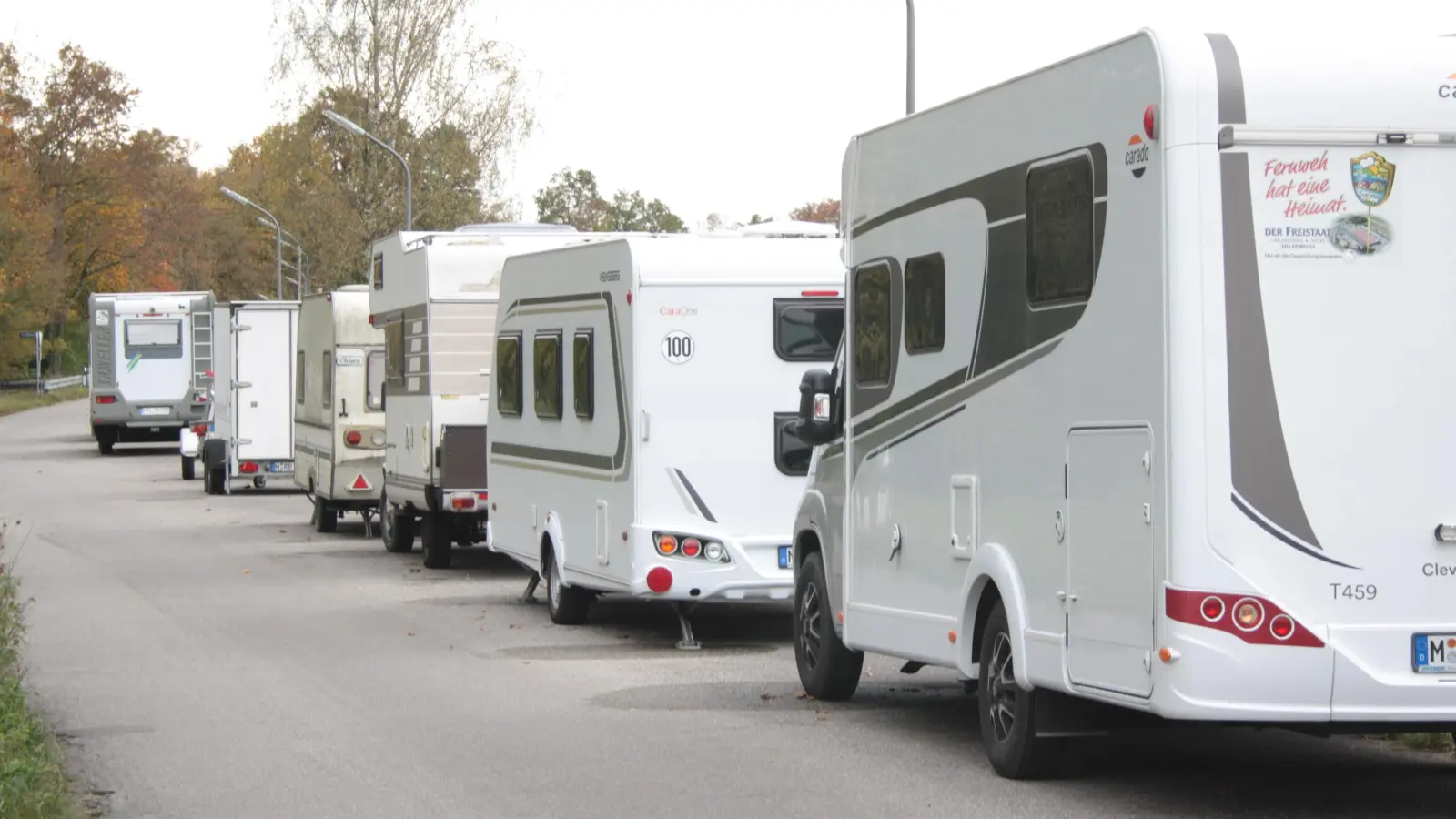Immer wieder Thema bei Bürgerversammlungen: Lange parkende Wohnmobile und Anhänger. (Foto: job)